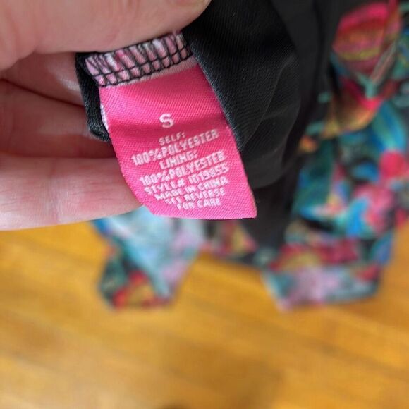 Flying Tomato ISLAND DREAMS WOVEN MAXI DRESS Size Small Nwot Black Floral - Picture 7 of 9